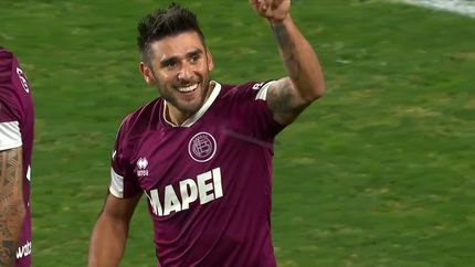 Eduardo Salvio logró su primer título con la camiseta de Lanús.