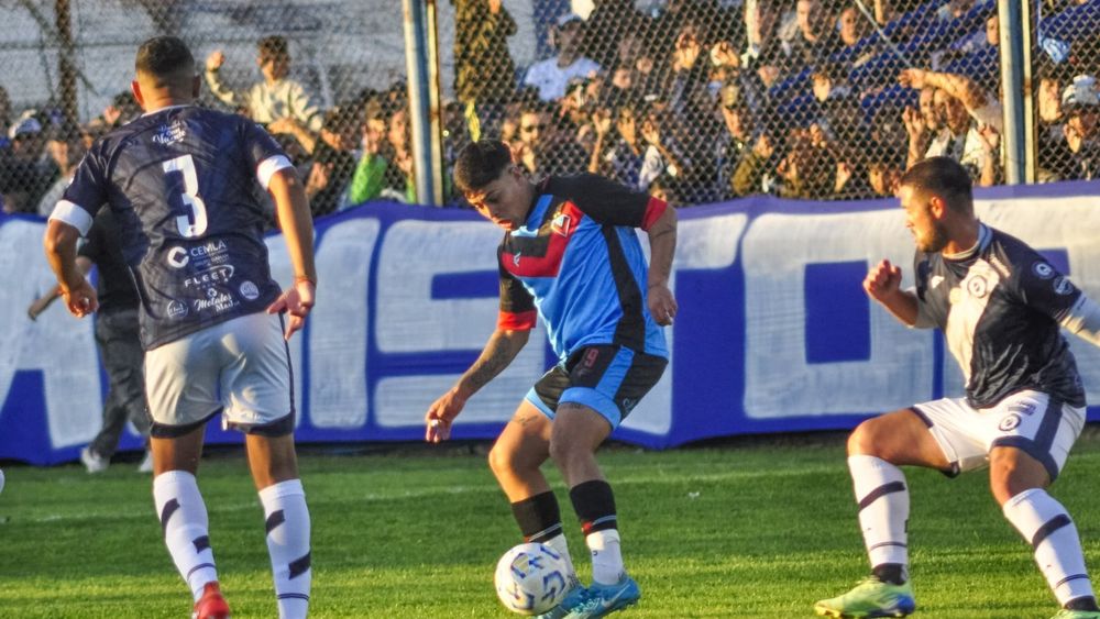 Brown de Adrogué ganó el último clásico ante San Martín de Burzaco. Brown de Adrogué ganó el último clásico ante San Martín de Burzaco.