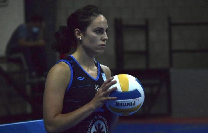 Antonella es la más chica de una familia que respira vóley.