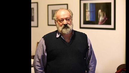 en plena charla sobre su arte, con el diario la unión. en plena charla sobre su arte, con el diario la unión.