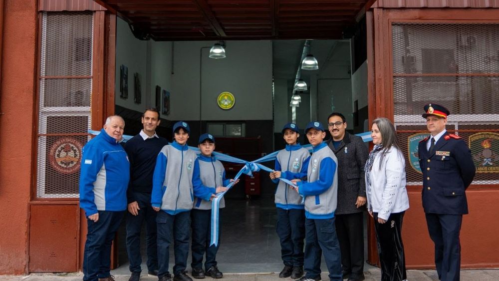 Lanús cuenta con una nueva Escuela de Cadetes de Bomberos Voluntarios. Lanús cuenta con una nueva Escuela de Cadetes de Bomberos Voluntarios.