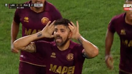 Leandro Díaz le dedicó sus goles a los plateistas de Lanús que lo insultaron. Leandro Díaz le dedicó sus goles a los plateistas de Lanús que lo insultaron.