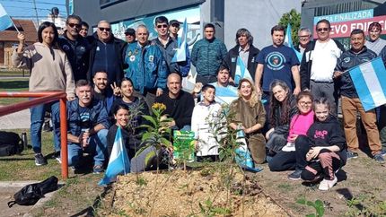 Sembraron árboles, plantas nativas y crearon nuevos canteros.