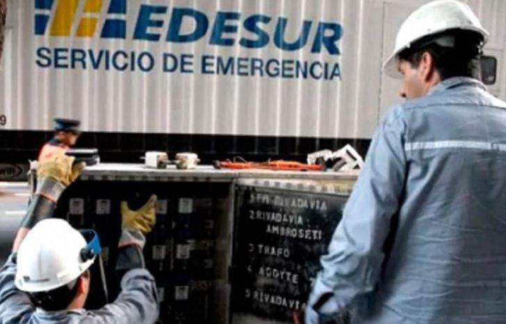 Las cuadrillas de Edesur trabajan para solucionar los daños en la red eléctrica.