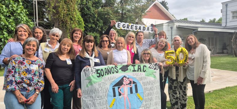 Las exestudiantes del Instituto Apostolado Católico, juntas para celebrar los 50 años.