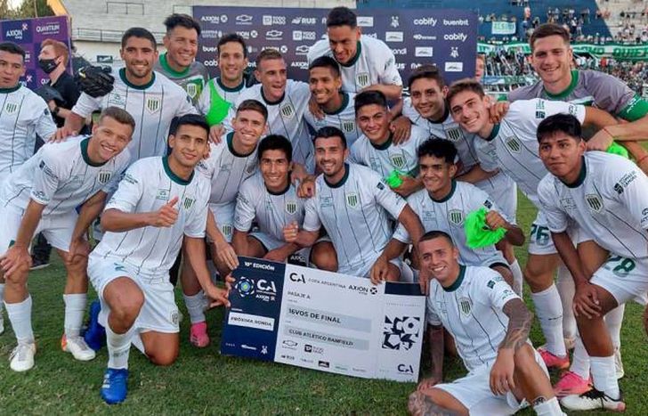 El Taladro eliminó a Dock Sud en primera instancia.