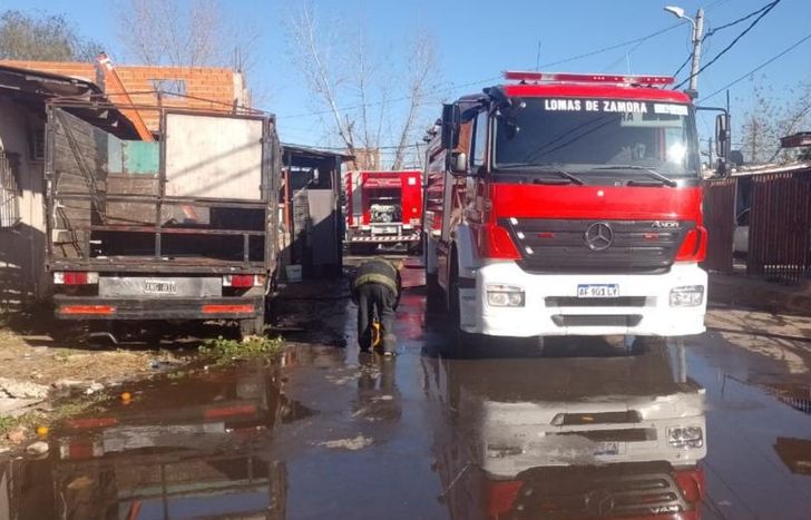 Los Bomberos de Lomas trabajaron con tres dotaciones.