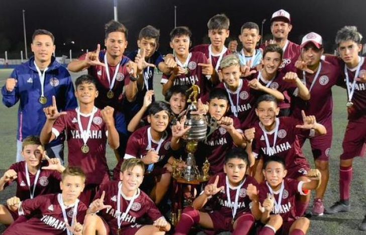 Los pibes de Lanús, tricampeones en distintos torneos.