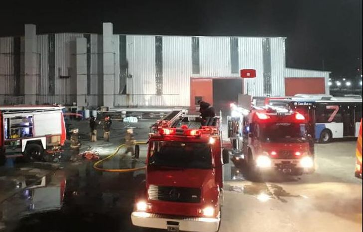 El incendió se generó durante esta madrugada.