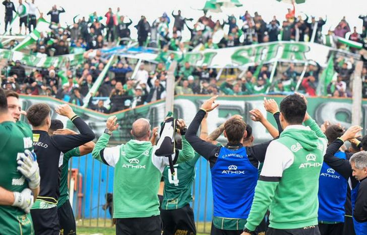 Banfield puso micros gratis para que los socios vayan a alentar al plantel a Rosario.