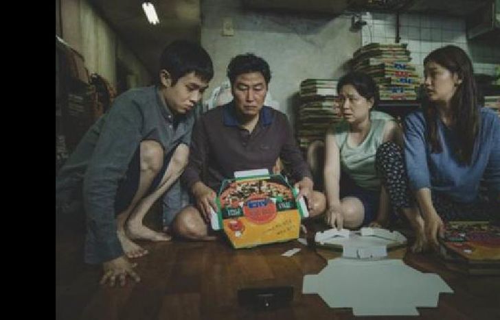 EL FILM ES UNA TRAGICOMEDIA SOCIAL.