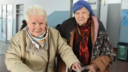 Dora y Elba con 99 y 93 años fueron a ejercer su derecho de ciudadanas.