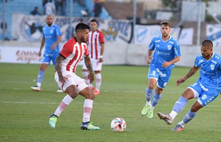 El Celeste recibe al Santo tucumano.