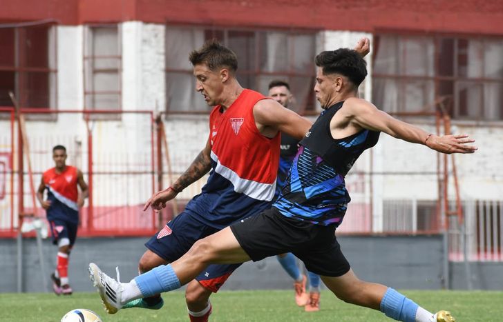 Los Andes sumó minutos de fútbol en el estadio Eduardo Gallardón.