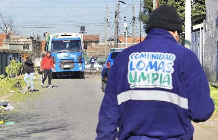 Fortalecen la limpieza de las calles para combatir al dengue en Lomas.