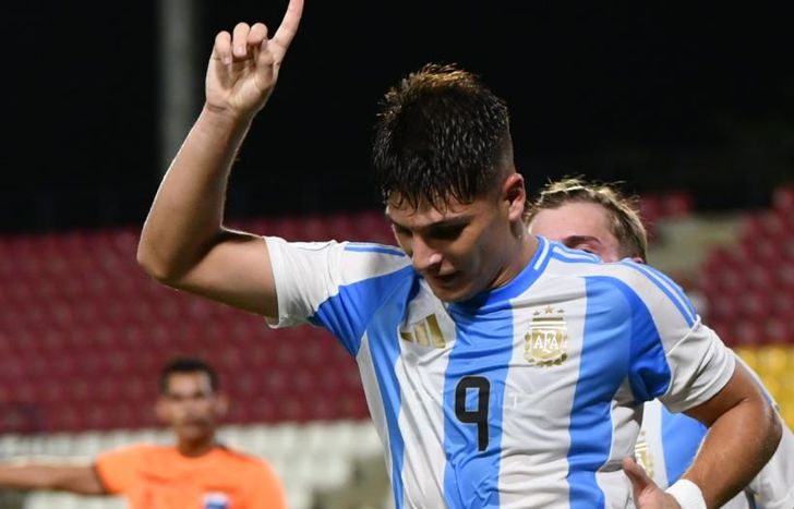 Thomas De Martis celebra uno de sus goles.