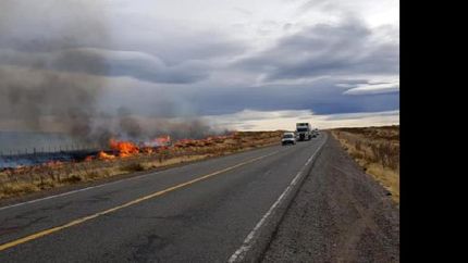 por un incendio descontrolado en el sur de neuquen, bariloche y san martin de los andes estan sin luz
