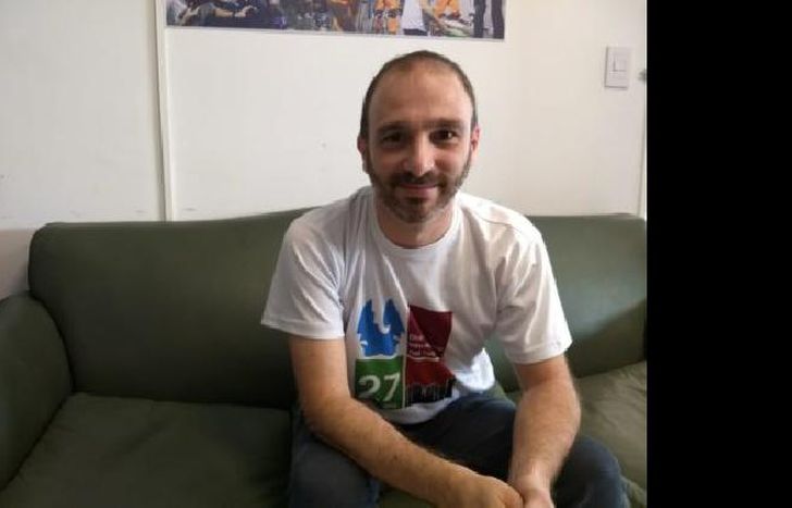 Debutó en teatro a los 17 años.