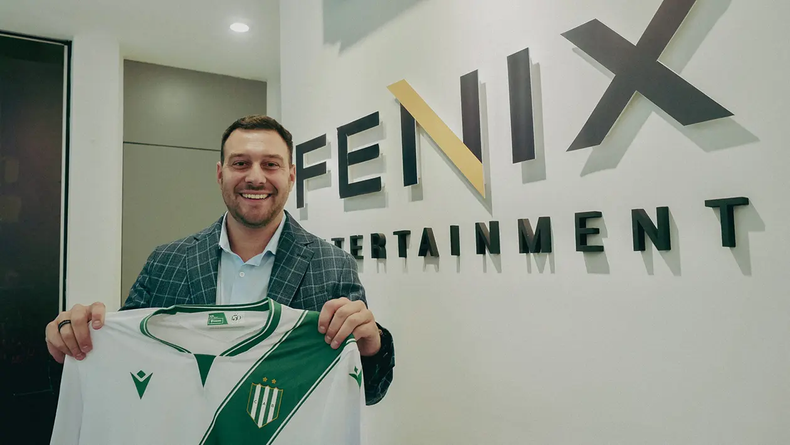 El presidente de Banfield alcanzó un acuerdo con Fénix Entertainment.
