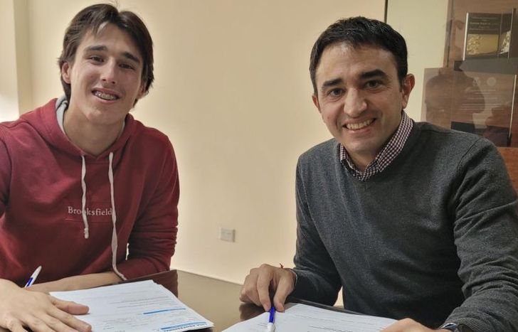 Claa junto al presidente Chebel.