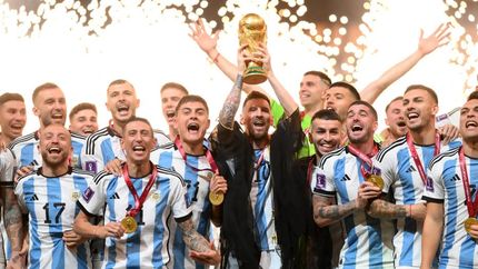 Hace exactamente un año, Lionel Messi y compañía levantaban la copa del mundo en Qatar.