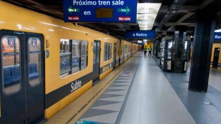 Piden seguridad, reducción de la jornada laboral y protestan por la presencia de asbesto en los vagones.