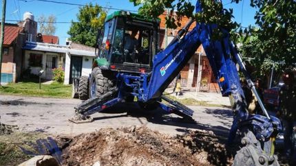 Hubo tareas de zanjeo y colocación de cañerías en Centenario.