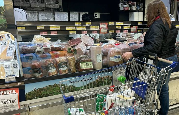 La inflación es del 33,5% en 12 meses.