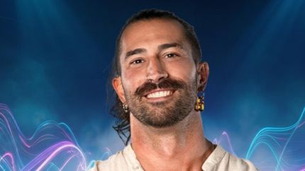 Lisandro tuvo otros looks.