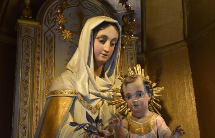 Robaron las coronas de la Virgen y el Niño Jesús.