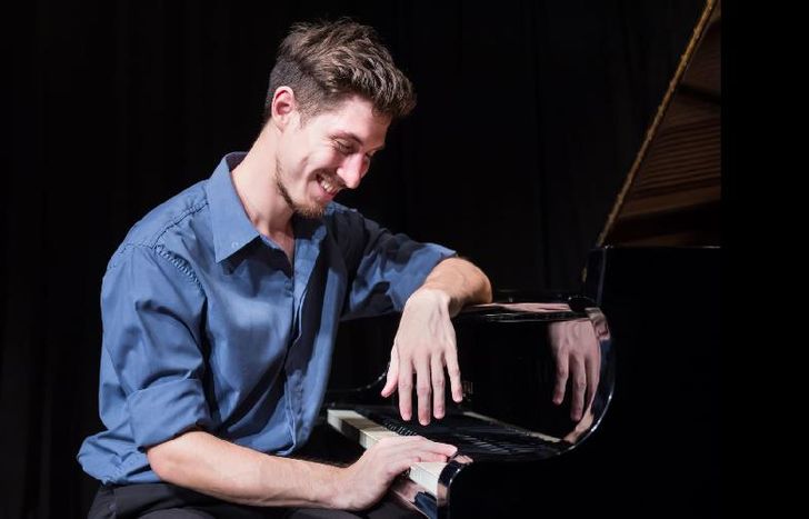 ARRANCÓ A LOS 17 AÑOS Y DESDE ENTONCES GANÓ BECAS Y PREMIOS.