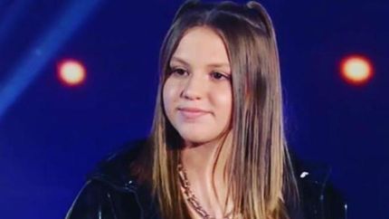 la hija de karina y el polaco brillo con un cover de maluma