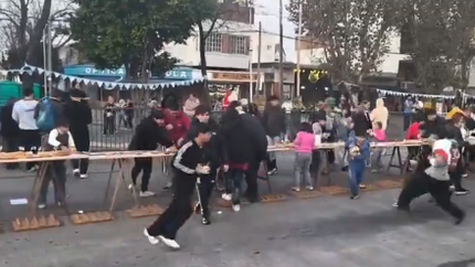 Hicieron un sanguchazo en Avellaneda y se desmadró: robo y caos Hicieron un sanguchazo en Avellaneda y se desmadró: robo y caos