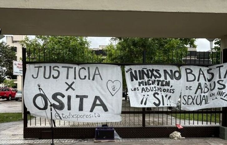 Manifestación en apoyo a Osita en los Tribunales de Lomas.