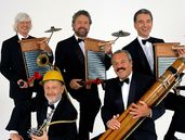 Les Luthiers, en una recordada formación. Les Luthiers, en una recordada formación.