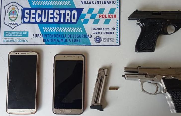 Se secuestraron motos, pistolas y celulares varios.