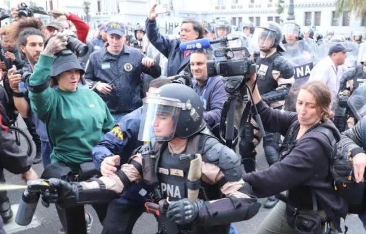 El Gobierno justificó insólitamente la represión a los jubilados.