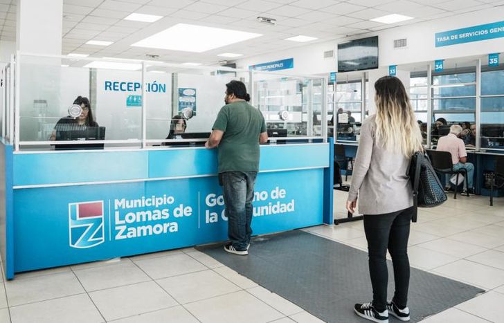 La oficina está ubicada en el edificio de la calle Azara 237.