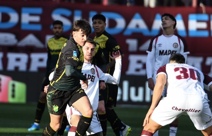 Lanús iguala al cabo del primer tiempo sin goles.