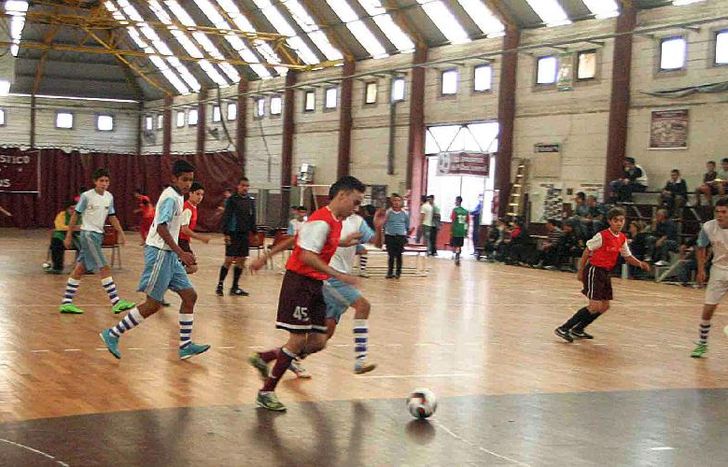 22-04-16 SE INICIÓ LA LIGA LANUSENSE DE FUTBOL JUVENIL