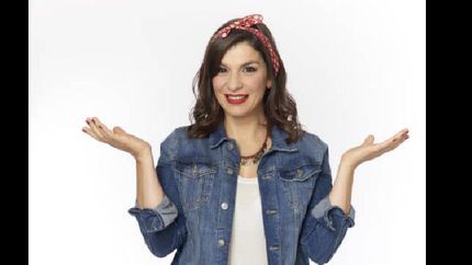 TIENE VIDEOS, CANCIONES Y MONÓLOGOS.