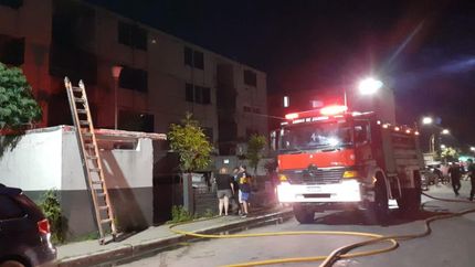 Hubo un arduo trabajo de los Bomberos de Lomas.