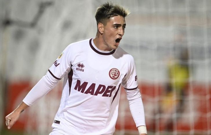 El delantero volvió del fútbol ruso para ganarse un lugar en Lanús