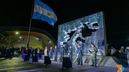 Malvinas representa el sentimiento patriótico de todos los argentinos, expresó Gustavo. Malvinas representa el sentimiento patriótico de todos los argentinos, expresó Gustavo.