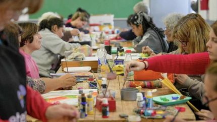 Con la artes plásticas estimulan y desarrollan la creatividad.