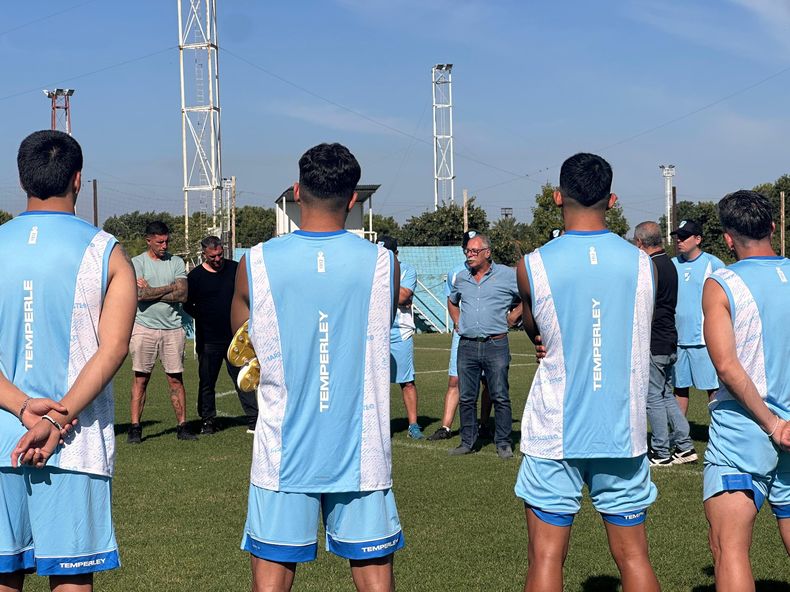El d&iacute;a 1 de la pretemporada de Temperley cont&oacute; con 31 futbolistas.