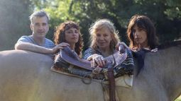 Cecilia Roth y elenco.