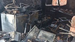 El incendio dejó la casa en ruinas.