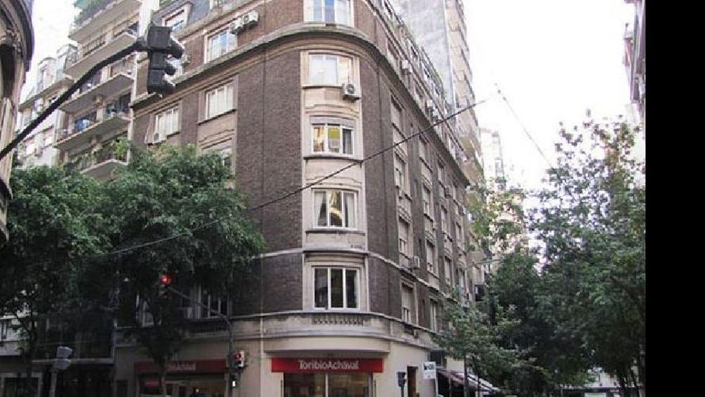 Allanaron el edificio en el que vive Cristina Kirchner