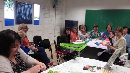 Una actividad comunitaria para aprender y ayudar. Una actividad comunitaria para aprender y ayudar.